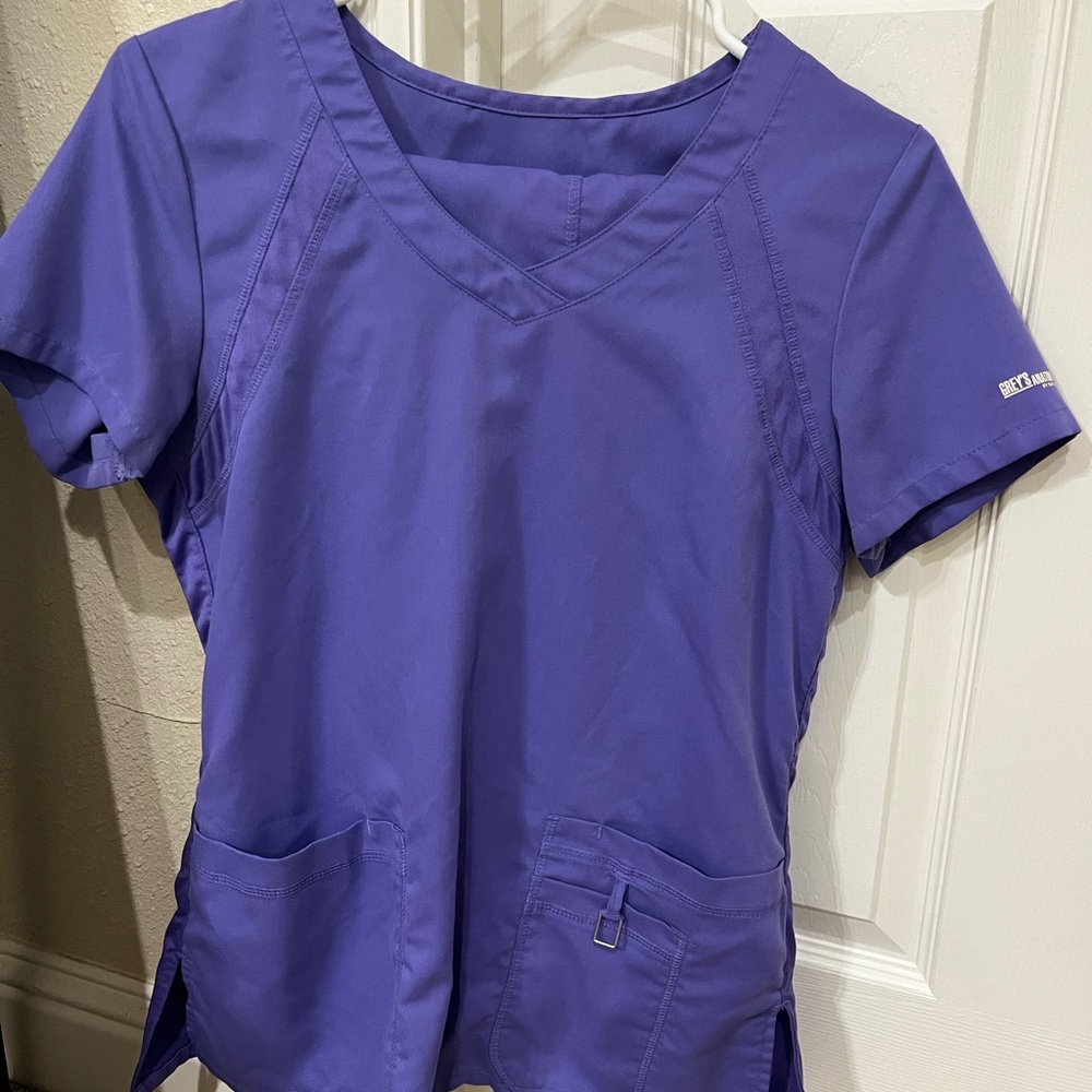 Women's medical scrub tops and pants